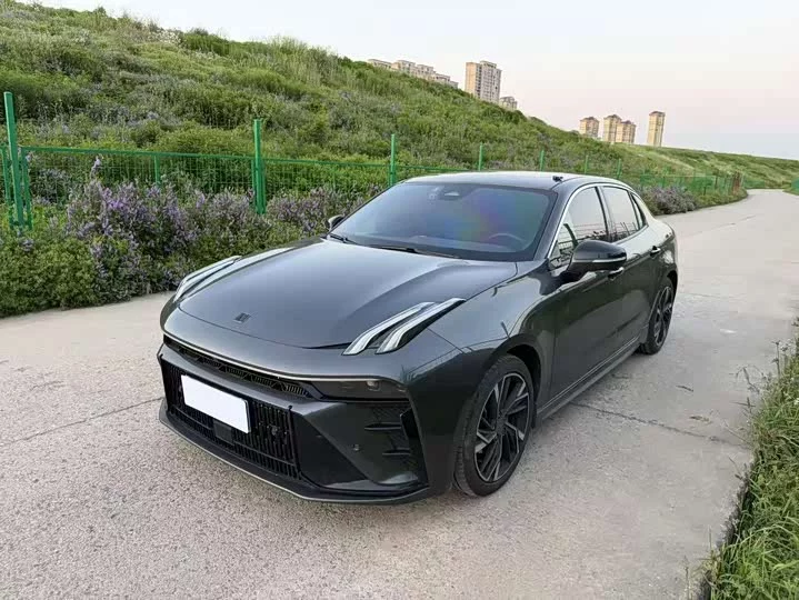 Lynk & Co 03