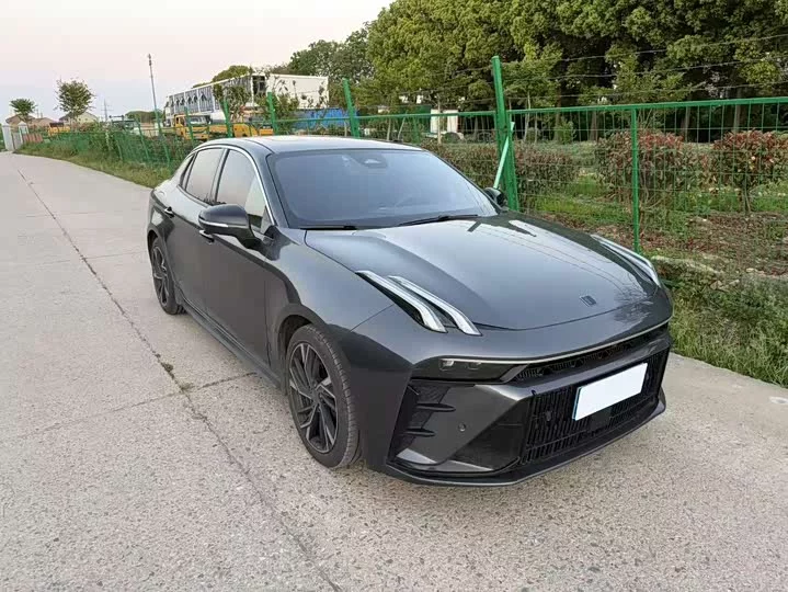 Lynk & Co 03