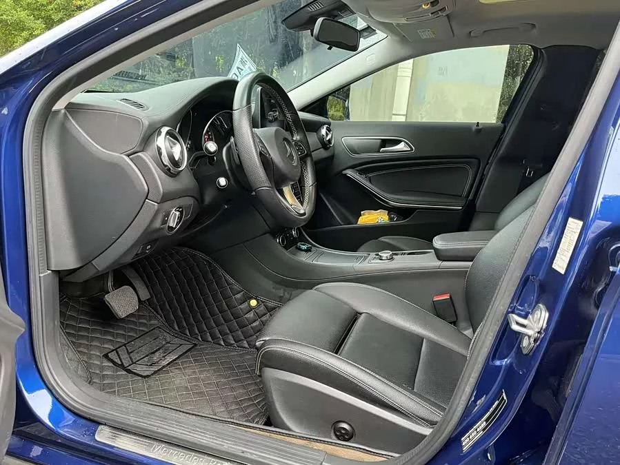 Mercedes Benz GLA