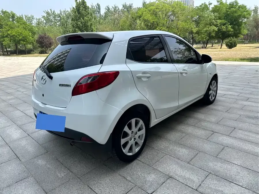 Mazda 2