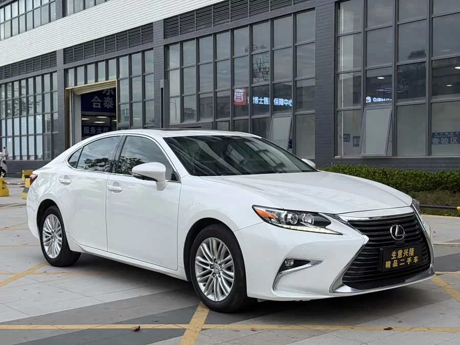 Lexus ES