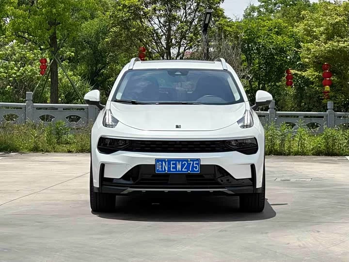 Lynk & Co 01