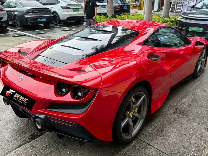 ferrari F8