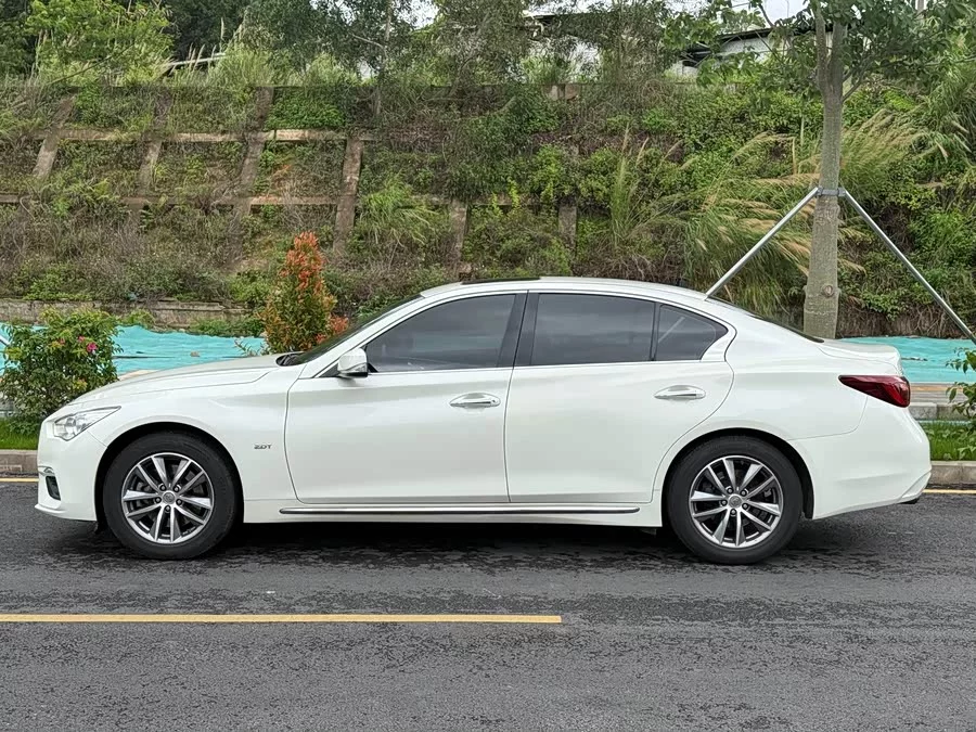 Infiniti Q50L