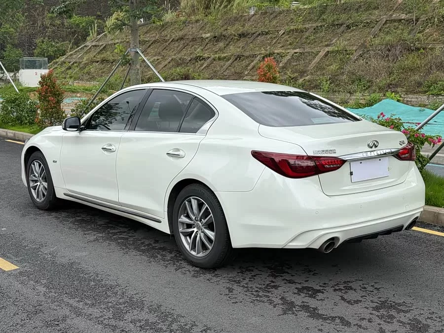 Infiniti Q50L