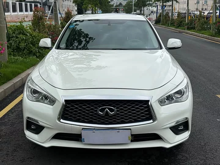 Infiniti Q50L