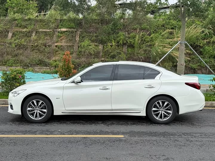 Infiniti Q50L