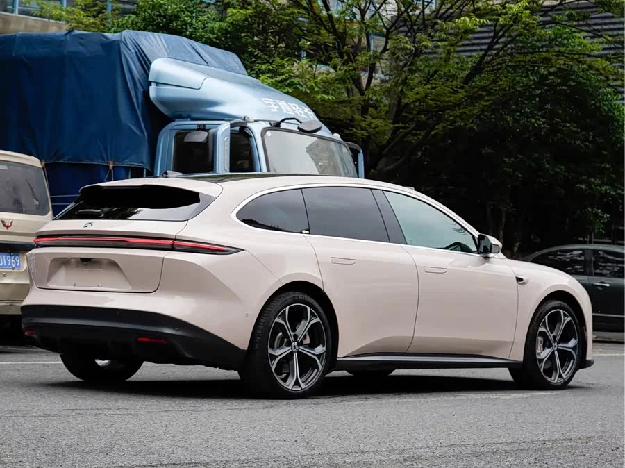 NIO ET5T