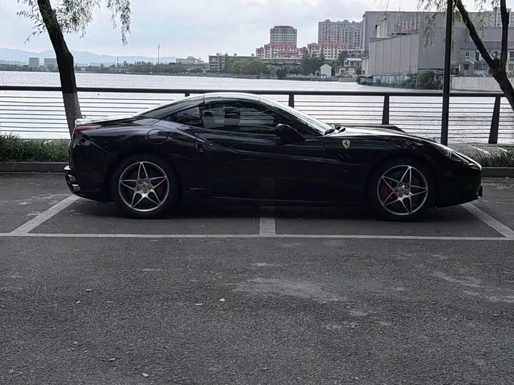 ferrari California T