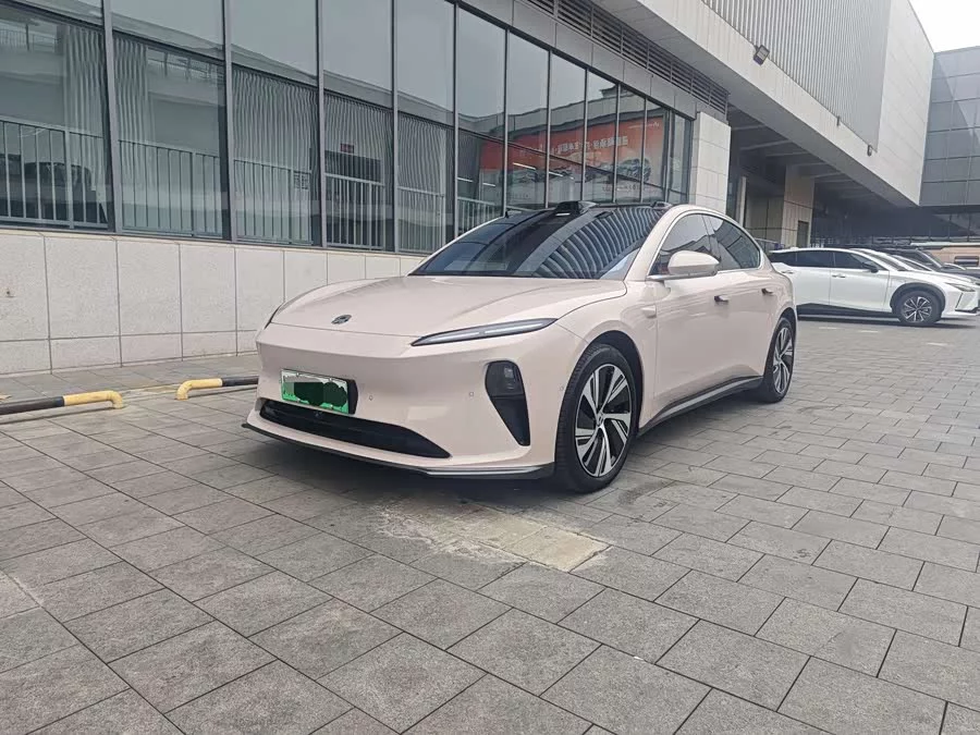 NIO ET5