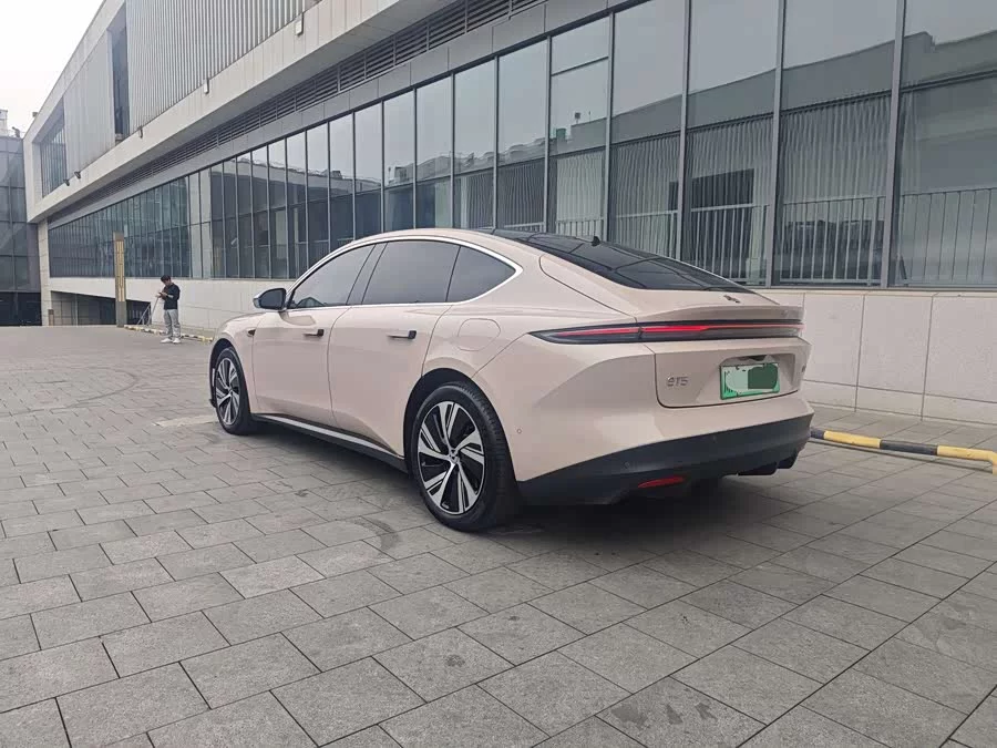 NIO ET5