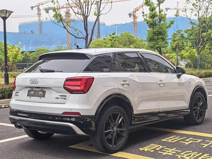 Audi Q2L