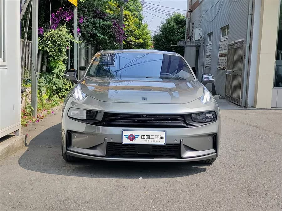 Lynk & Co 03
