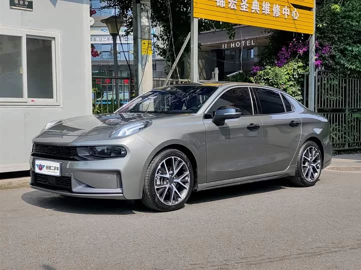 Lynk & Co 03
