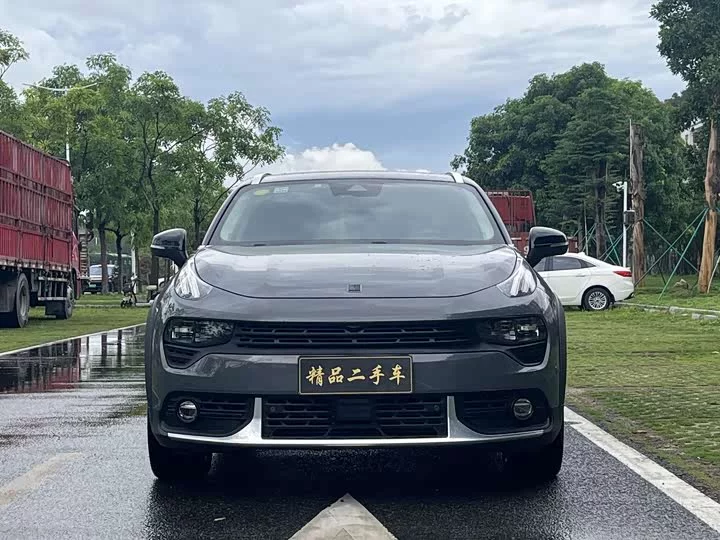 Lynk & Co 02