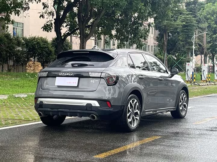 Lynk & Co 02