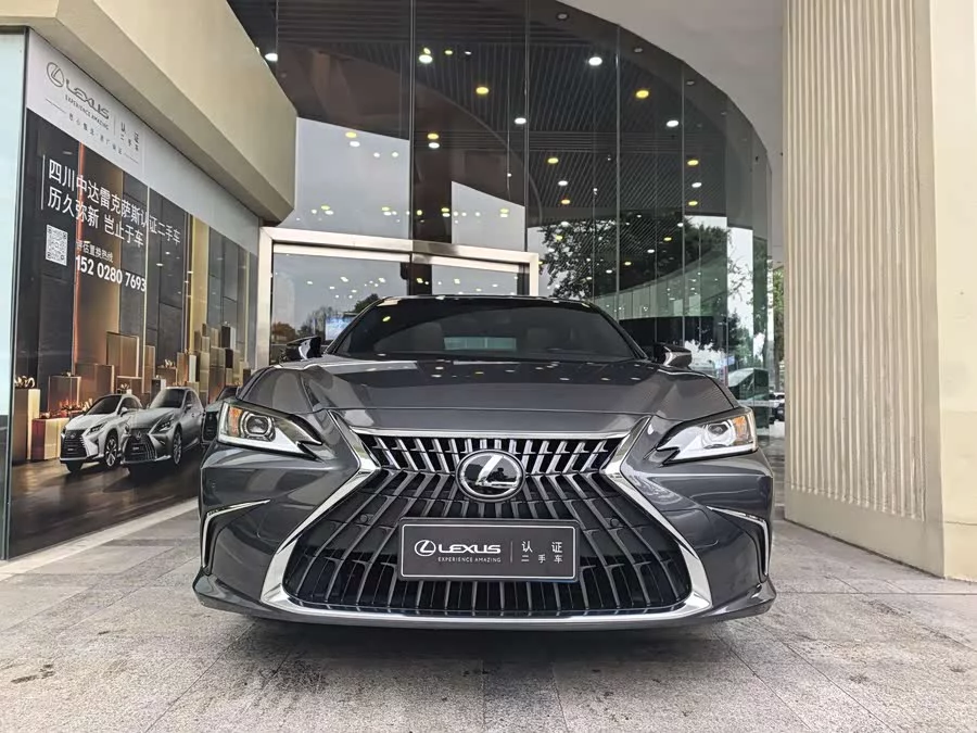 Lexus ES