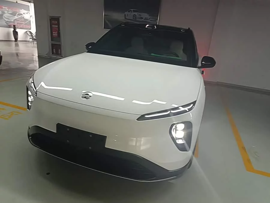 NIO ES6