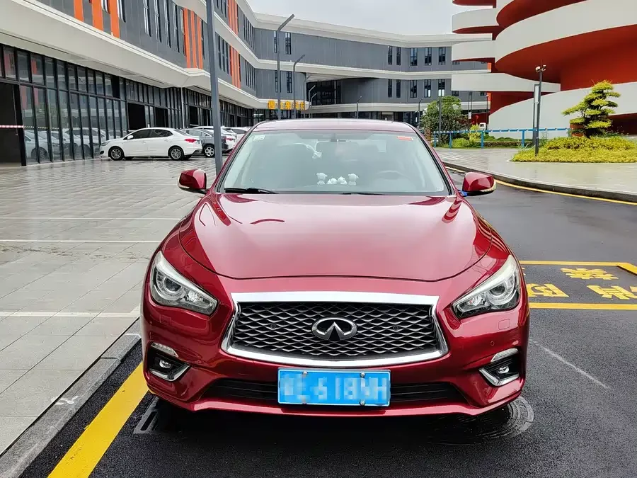 Infiniti Q50L