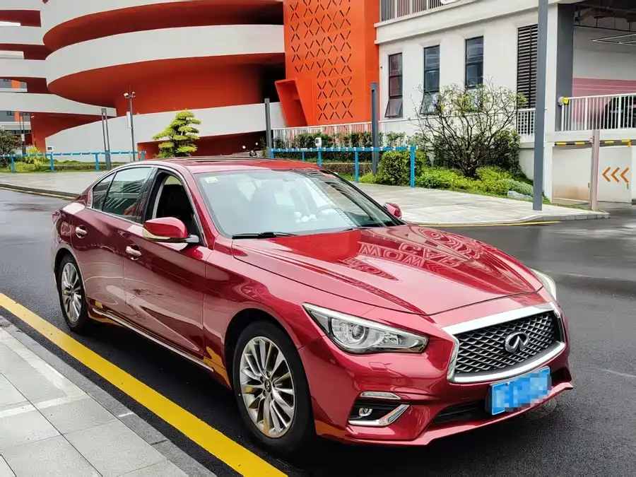 Infiniti Q50L