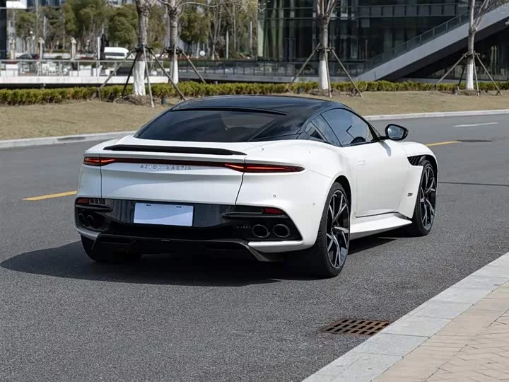 Aston Martin DBS