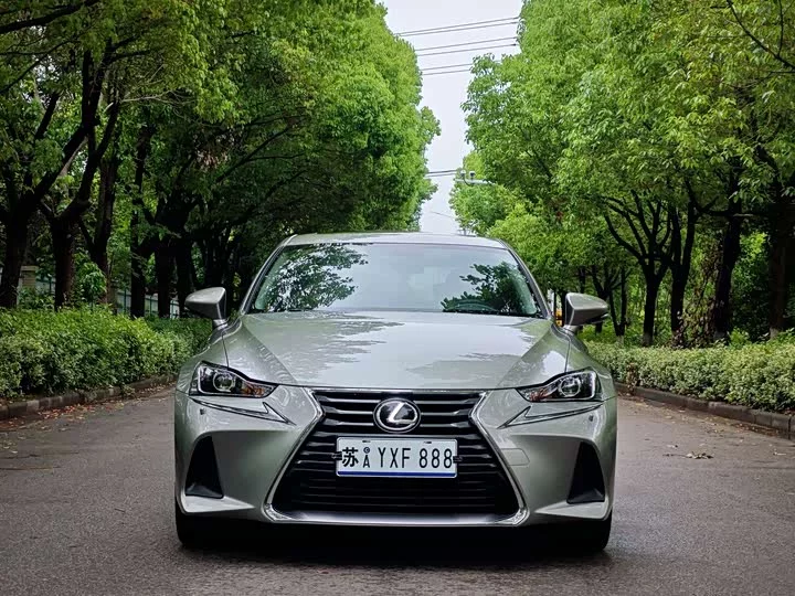 Lexus IS
