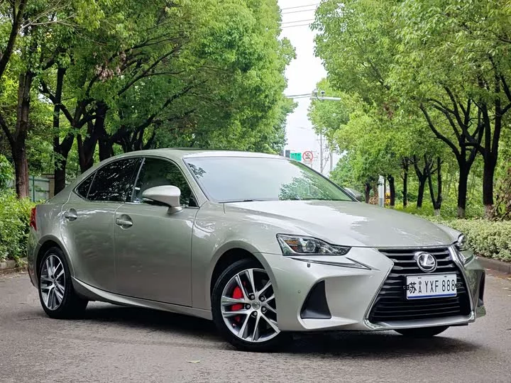 Lexus IS