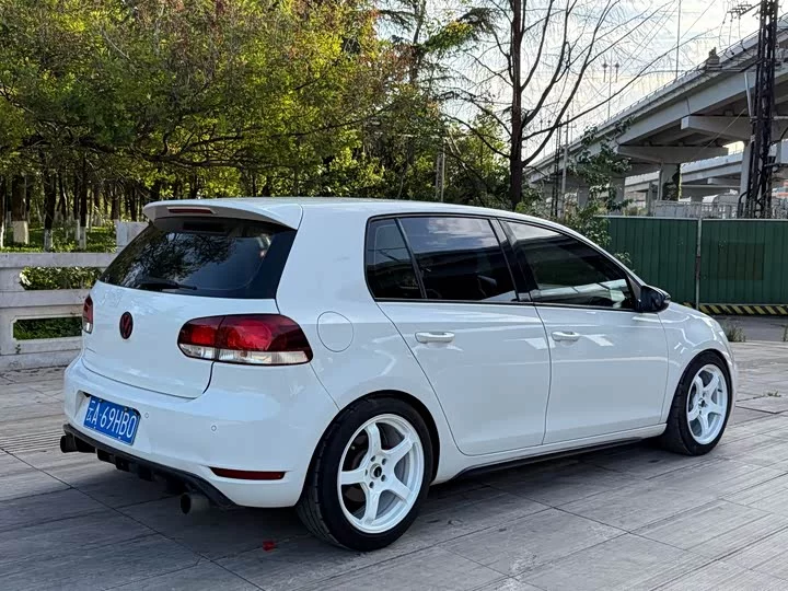 Volkswagen Golf GTI