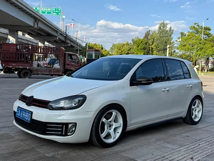 Volkswagen Golf GTI