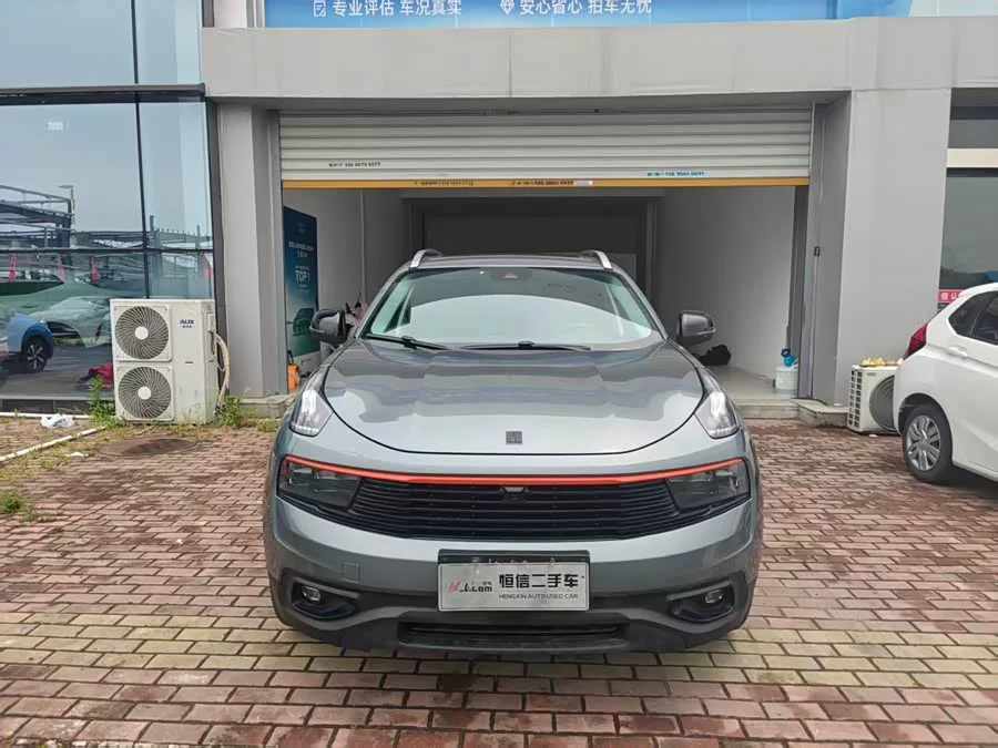 Lynk & Co 01