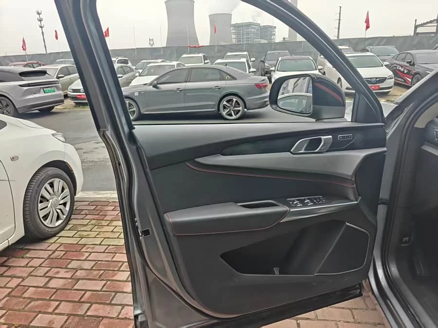 Lynk & Co 01