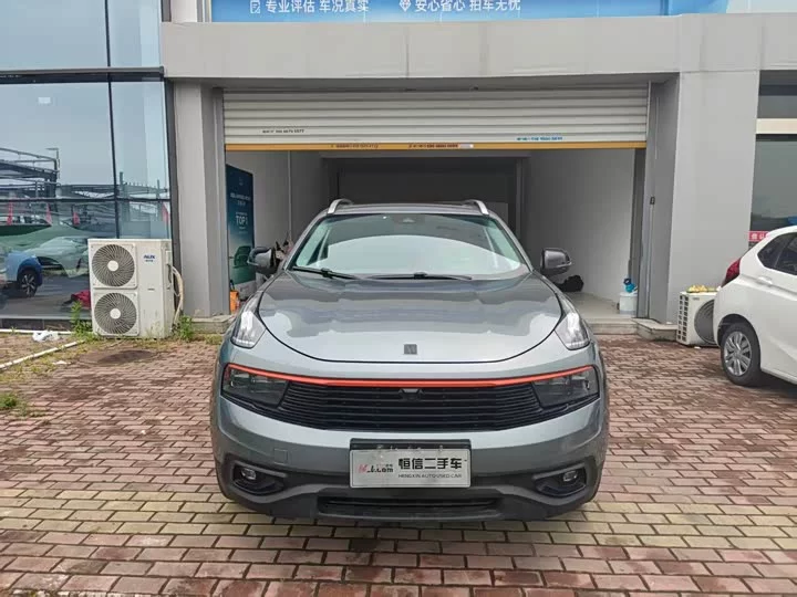 Lynk & Co 01