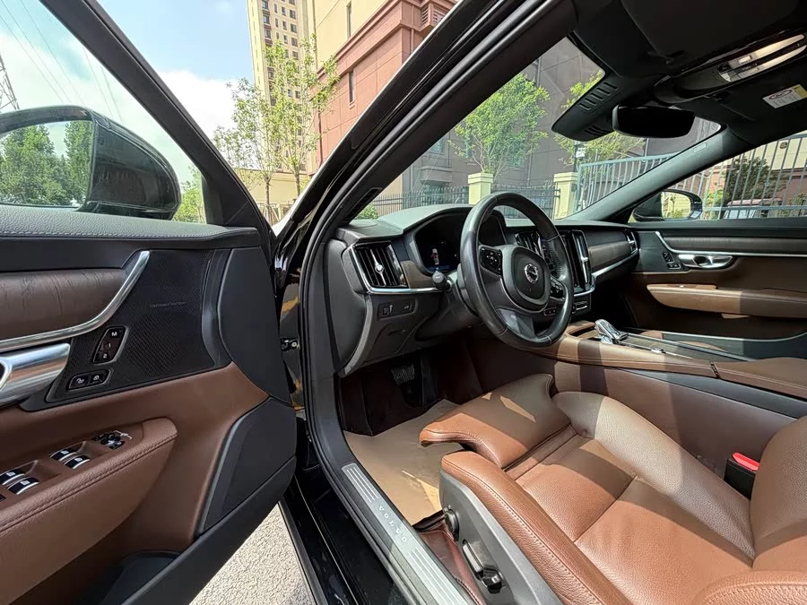 Volvo S90