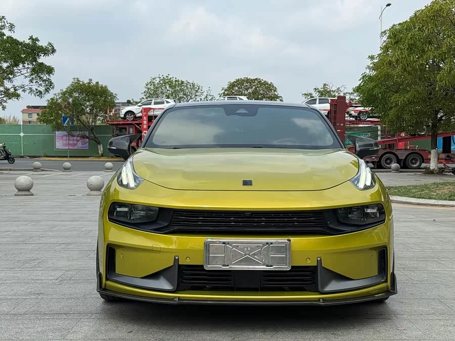 Lynk & Co 03