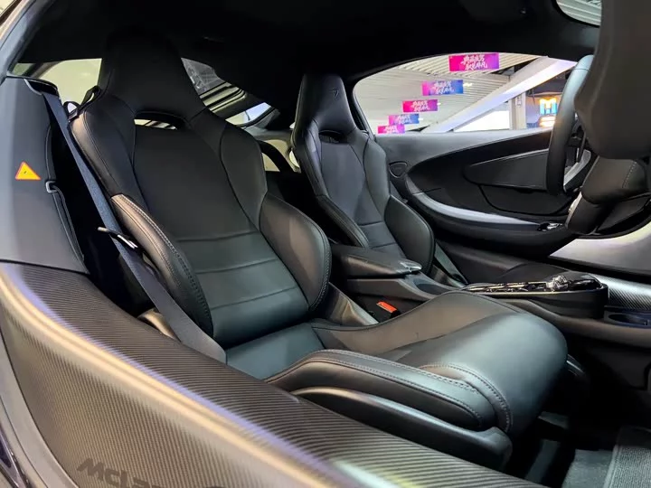 McLaren GT