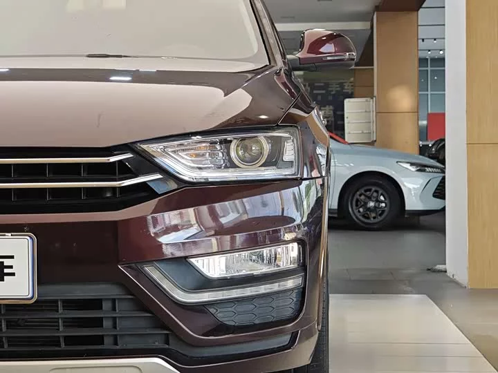 Zotye SR7