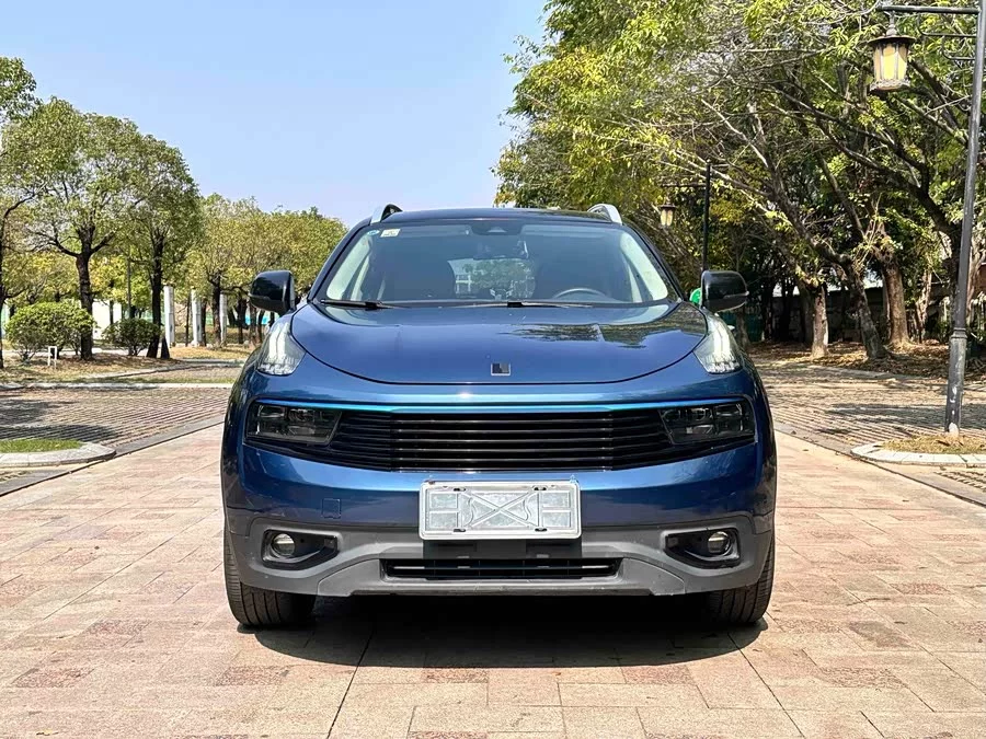 Lynk & Co 01