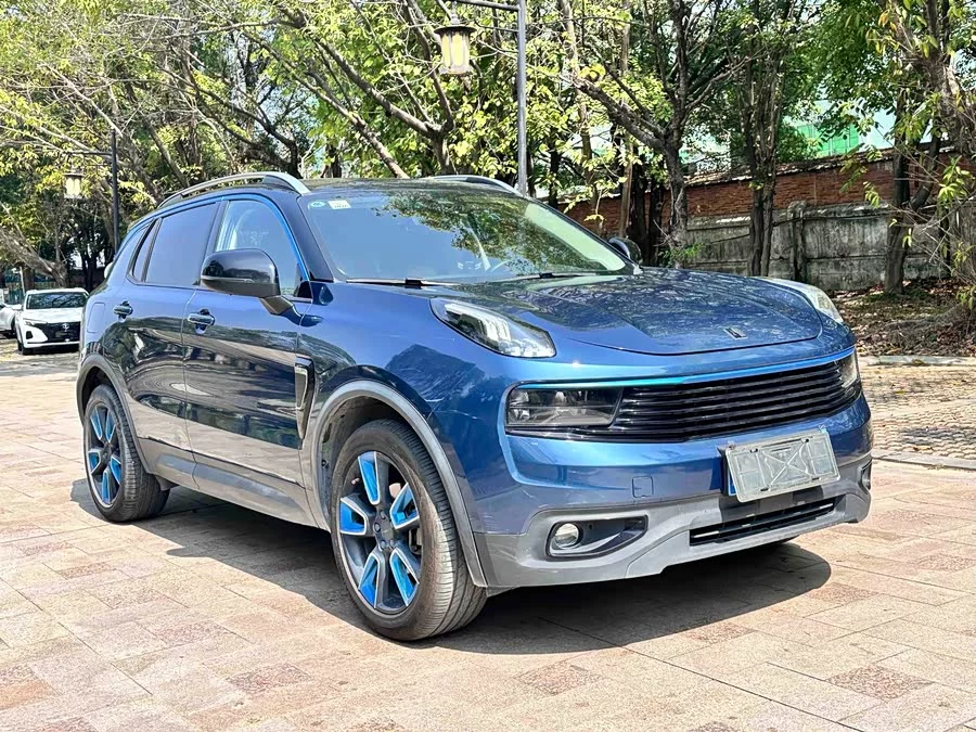 Lynk & Co 01