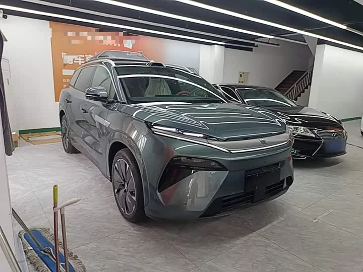 BYD Tang L