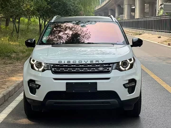 Land Rover Discover the magic