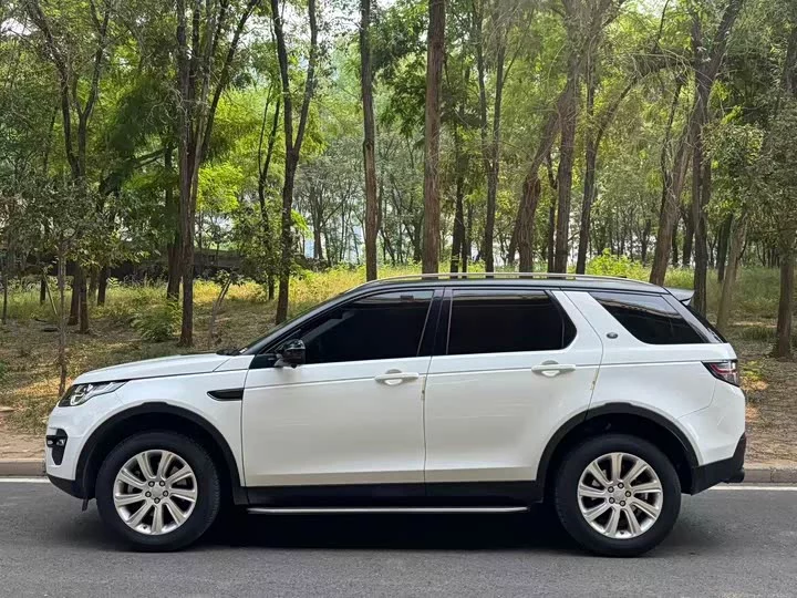 Land Rover Discover the magic
