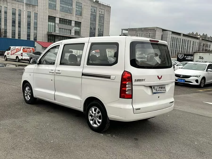 Wuling Hongguang V