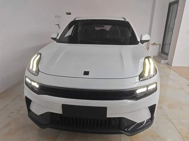 Lynk & Co 06