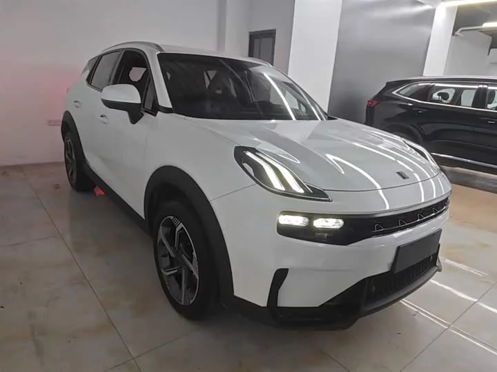 Lynk & Co 06