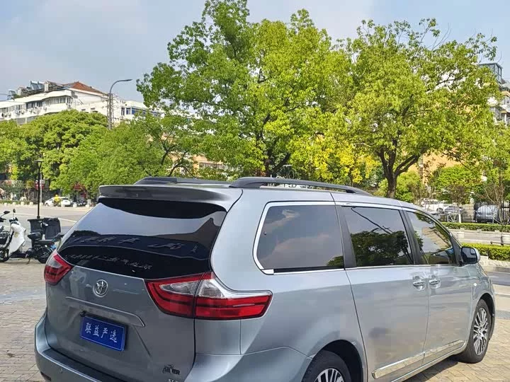 Toyota SIENNA