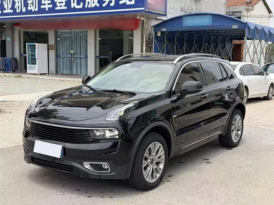 Lynk & Co 01