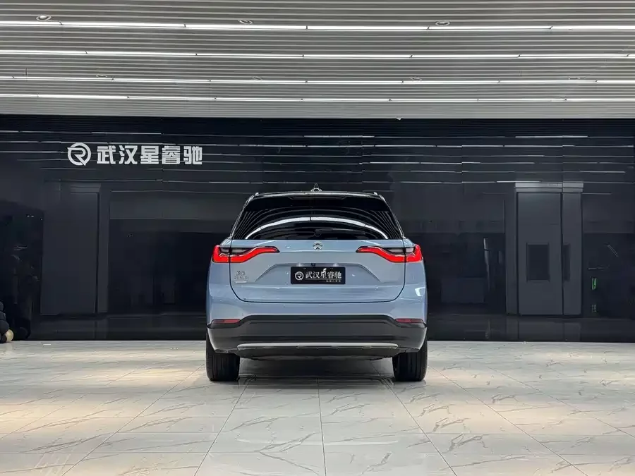 NIO ES8