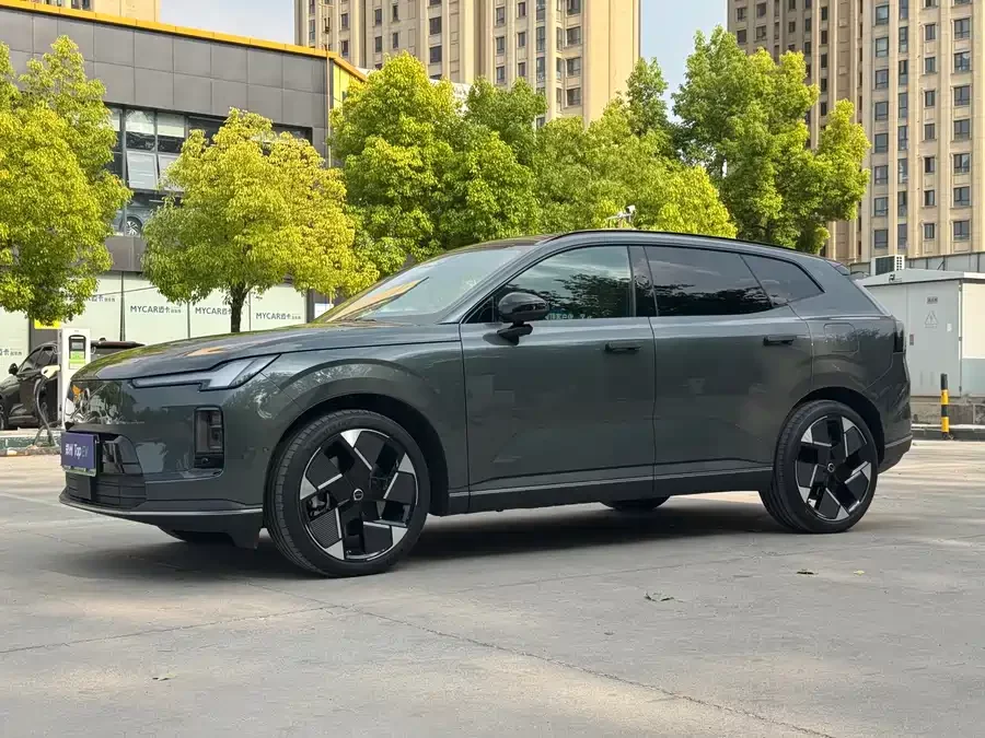 Volvo XC70 plug-in hybrid