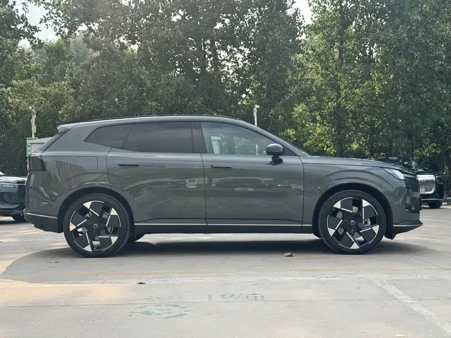 Volvo XC70 plug-in hybrid
