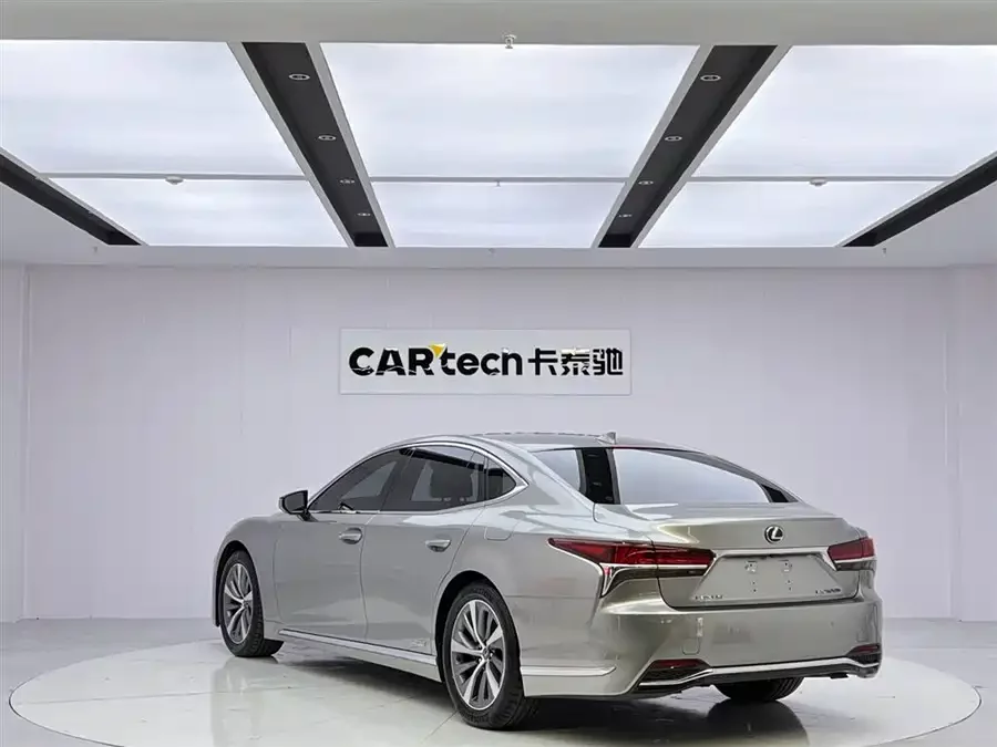 Lexus LS